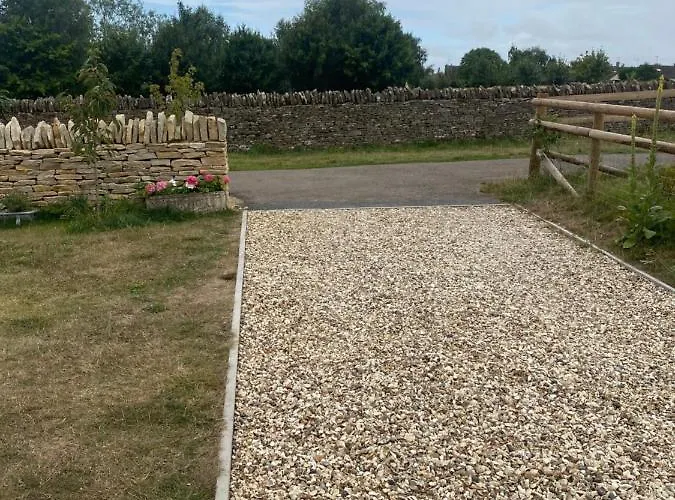 Cosy Cotswolds Self-Contained One Bedroom Cottage