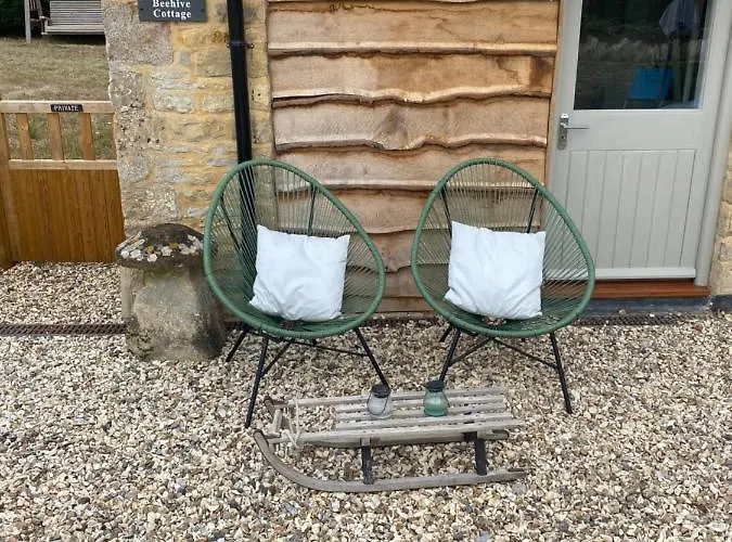 Cosy Cotswolds Self-Contained One Bedroom Cottage